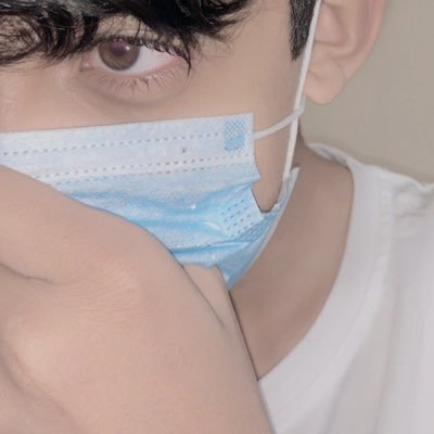 2lliia_'s profile picture. -انا لجل عينه ؟ عفت الف مغلوق .