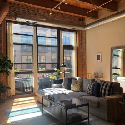 Living and cooking in our West Loop apartment https://t.co/KfPLXUPIVD
