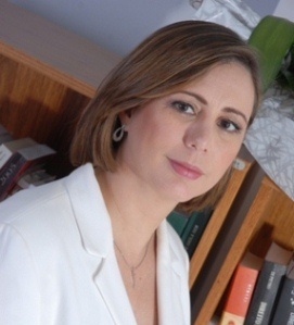 Advogada • Procuradora Federal (PRF-5) • Professora de Direito • Ex-diretora da OAB/PE • Mãe • Esposa • Movida a desafios