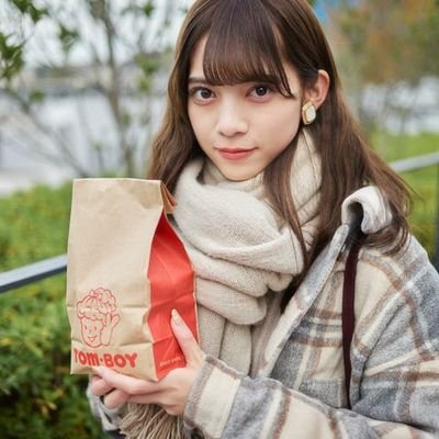 かなりテニス好きです
テニス女子です
深いツイートはリツイートします!!
普段は、テニススクールに通ってます
大学時代からテニスはまって
社会人になってからプロテニスファンになりました
テニス好きの方、どんどん絡んでください!
ちなみ、プレーヤーとしては…
下手くそです
完全に趣味思考ですが初中級くらいです!
