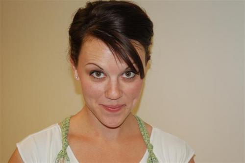 I'm a 30 year old Mom just pluggin' along.  I love my family and am interested in health and fitness, home decor and kid stuff. :)