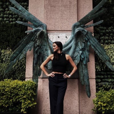 SimConnolly's profile picture. Fitness and wellness • First time Mamma • Feminist • World Traveller • LOVES pizza & wine