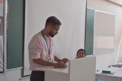 Dad, husband, teacher, rider
Work @PresidenyUniversityBengaluru