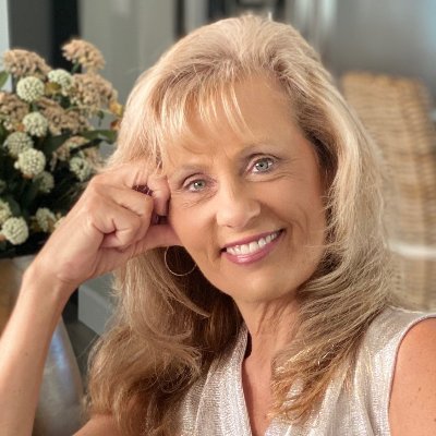 The heart of a #Counselor — The soul of a #writer. Helping hearts find home on the page and in real life. #porchlightpages