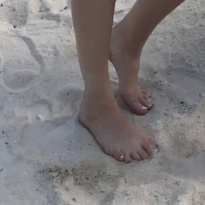 College 👩🏼 just starting to sell feet 🦶🏻pics. @Feetfinder verified, Follow for a follow. ❌No unsolicited 🍆 pics ❌. Dm for inquiries or request 😉