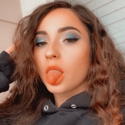 stonersgazee's profile picture. 🤍𝔚𝔞𝔠𝔢𝔶 𝔏𝔞𝔫𝔢🖤 ••🇮🇹🇺🇸•• 🍂White Witch🔮••☀️𝓛𝓲𝓫𝓻𝓪-🌙𝓟𝓲𝓼𝓬𝓮𝓼•• 🎶RID/DUB/BASS🏴‍☠️ 420Family💚