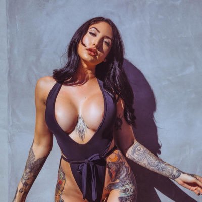 OfCrosAndThorns's profile picture. There are many layers to me. Most are buried very deep. Biker. Daughter. Widow. OOC for @OfSmilesNARose.21+RP #Clyde