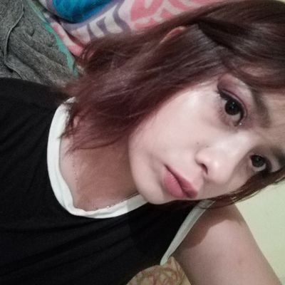 abrilteresa1's profile picture. 花が開いたら、ボタンの愛 
その花は、多くの空を眺める 
ボタンを見てきたので、お好きない 

この時間に咲いた、枯れ 
そのた