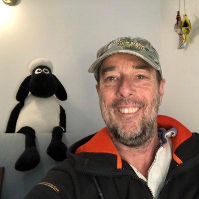 Pro wildlife photographer, animal hugger, mentor, shoots Sony, Flexshooter evangelist, Safari organiser, Motivational speaker, Hammer ⚒, proud dad and husband