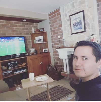 Me gusta viajar, leer libros, el cine, el café, el futbol, los deportes, la música...en fin.