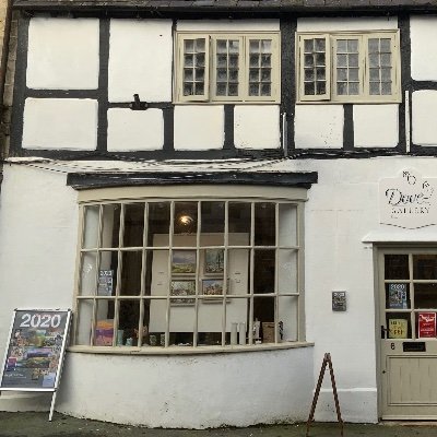 Dove Gallery is a pop up gallery for artists. Located in Winchcombe it is hired out by the week.   Visit to see a different artist exhibiting work each week.