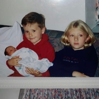 ur_the_guac's profile picture. im a nurse and i like sunflowers