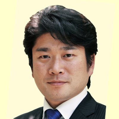 S50生48歳。衆議院議員(5期)、自民党神奈川4区(横浜市栄区、鎌倉、逗子、葉山)支部長。関大卒、京大院修了、松下政経塾(第21期)、米ジョージタウン大客員研究員、文科政務官、復興政務官、オリパラ政務官(内閣府政務官)、副防衛相(第17・18・20代)、副内閣相、党国防部会長(第54代) 、党文科部会長(第20代)。