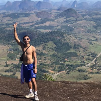 Cada pessoa que passa na nossa vida, passa sozinha, porque cada pessoa é única e nenhuma substitui a outra.