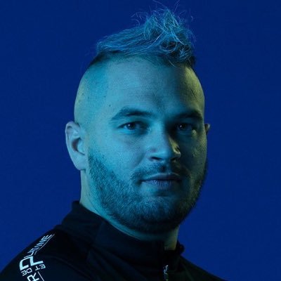 vive jul fuck le reste j’ai sauté à 8k re followez moi