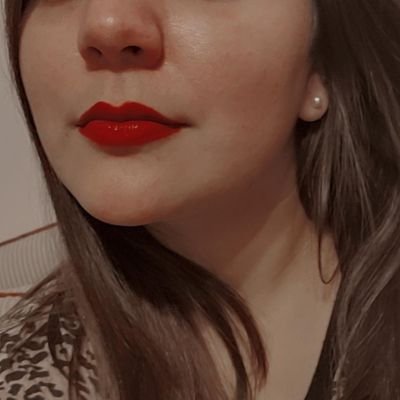 Somos muchos los que andamos rotos por la vida..
Algún día dejaré todo y me pasaré por el mundo con mi tereré, escuchando música y riendo por todo !!💚