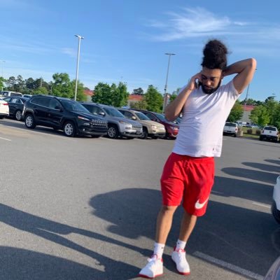 Nineteen96_'s profile picture. 23. 😈.