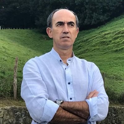 Combato la basura mediática. En forma y con ganas de dar guerra. Juego, mal, al golf; corro y nado. Sé de pocas cosas, pero con lo que sé, me sobra. Bock bots.