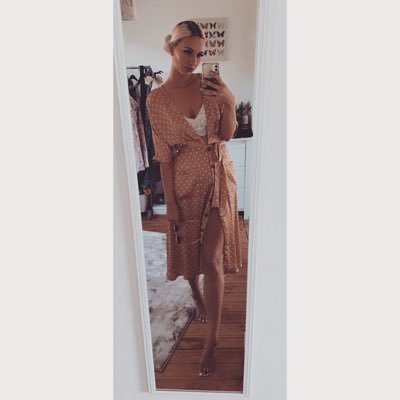 Mawson92's profile picture. casually tweeting every single one of my thoughts. 🖤