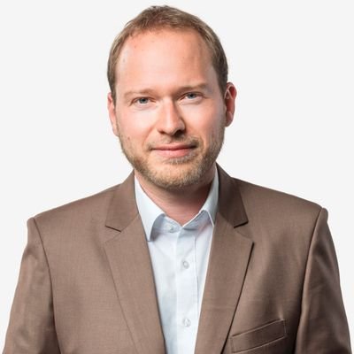 Communications Manager @axpo | Fokus auf Energie- und Medienpolitik | Ex-TV-Reporter @srfnews in Genf & Zürich und Redaktionsleiter Radio/Online bei @chmediaag