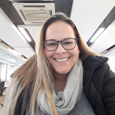 Comunicadora social - periodista, docente universitaria, salubrista en formación, politóloga de corazón, mamá consciente.