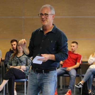 Boostez votre réactivité, votre productivité, votre créativité.
IMPROOVITY vous intéressera par son approche créatrice de confiance, de coopération, d’écoute