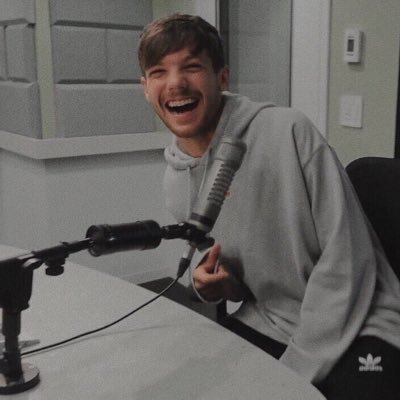 littlesunlarry's profile picture. 𝑁𝑒𝑣𝑒𝑟 𝑐𝑜𝑚𝑖𝑛𝑔 𝑑𝑜𝑤𝑛 𝑤𝑖𝑡ℎ 𝑦𝑜𝑢𝑟 ℎ𝑎𝑛𝑑 𝑖𝑛 𝑚𝑖𝑛𝑒.