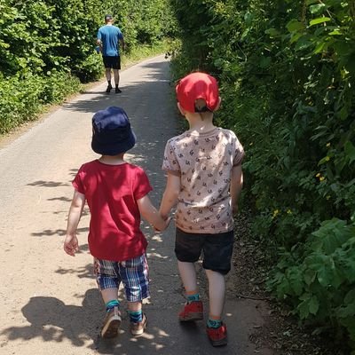 LowriChw's profile picture. 