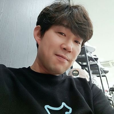 XiJKAoS4wopCCvb's profile picture. 