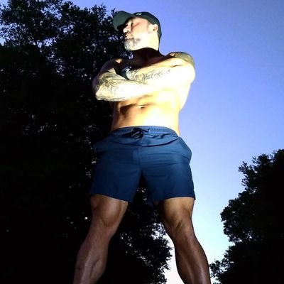 Runner/Bodybuilder #Navydad
Until I was 38 yrs old I wasted my life and was a fat drug addicted alcoholic. This applies no longer!