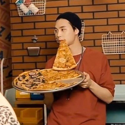 pizzazzang29's profile picture. Johnny Suh🌻peace and love.