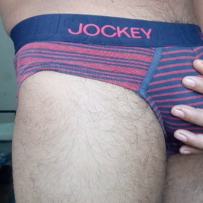 Chennai guy :)
my age is 34 Vers bottom guy. Friendly romantic guys are preferred age is just a number i dont believe in it
Very simple guy here