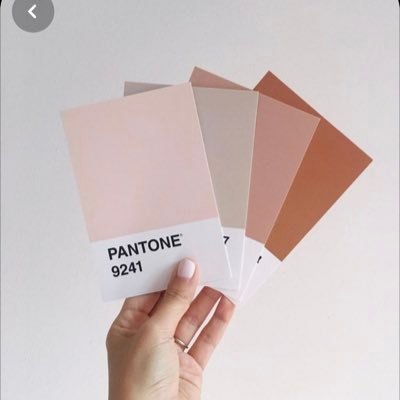 Reservedemotio1's profile picture. مصممة داخلية📐 | عشقي التعمق في عالم العمارة و التصاميم و الفنون / وطنا #كلنا_بعزك_وقفنا 💚🇸🇦