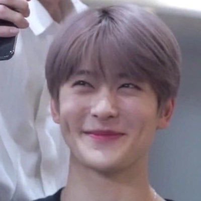 just an army stayctzen who also loves got7 and appreciates many other groups🧚🏽✨