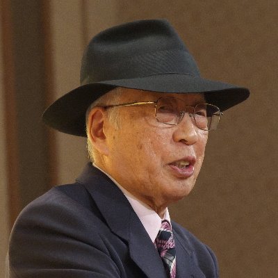 昭和7年1月2日(立川談志と同日)生まれ92才ひとり暮らし。早稲田大学第一文学部東洋哲学科卒業後、ストリップ劇場下働き、女子プロレスレフリー、テレビ作家、ラジオパーソナリティーから参議院議員(4期24年)と硬軟幅広く渡り鳥人生。著書は大ベストセラーから返本の山の約120冊。今好きなモノ：美味口食、チアダンと浅草ロック座