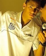 Neymar meu mundo é você ♥

Ele é Meu TudoO'
Porque Neymar pra mim virOu um vício, mas é um vício diferente
porque ele me faz bem ;)