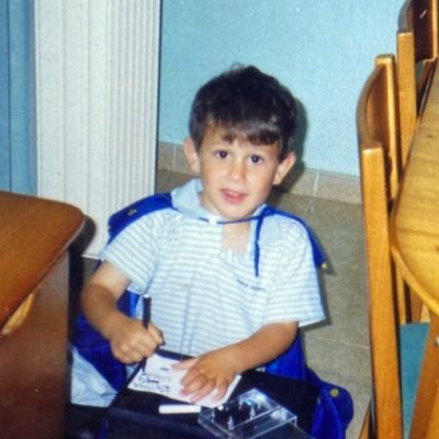 carlos_bg99's profile picture. Pienso mucho y escribo mucho. 💭