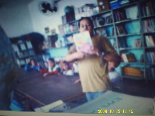 Antonio Odilon Moraes, trabalha com multimeios didáticos, jornalismo e bibliotecas...