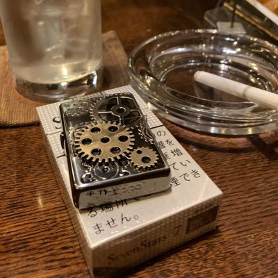 あやしいものではございません。 諸事情てんこ盛りではある。 生きるって、大変だ。それだけでも。 超弩級とまではいかんが結構な屑であることの自覚はある。 得意技はいろいろある。 ほんとうは●●もしてるし●●●もしてるし●●だし、●●である。 雑多なことによく疲れ果てている。 ミルクレープを愛している。 あと9年生きる。