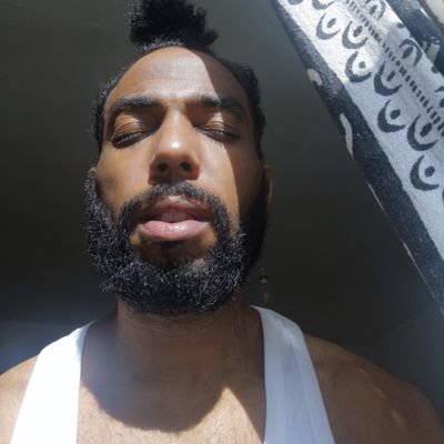 A creative mover that expresses through his formless art.
MellowHypeMovement