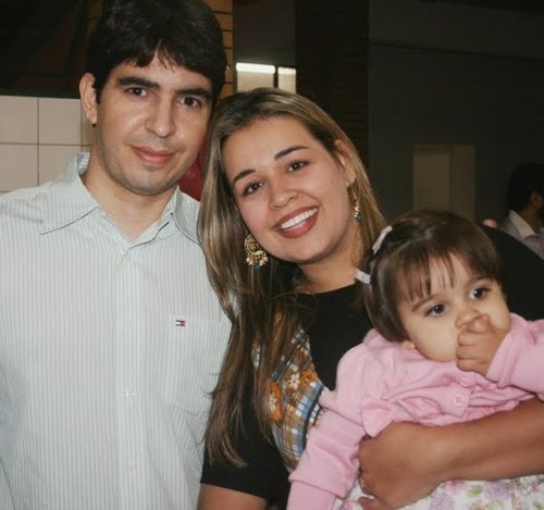 Sou Casado, pai de uma linda princesa.