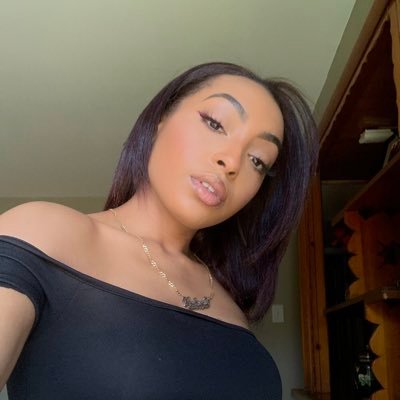 chelsgm_'s profile picture. minding my business, wyd?
