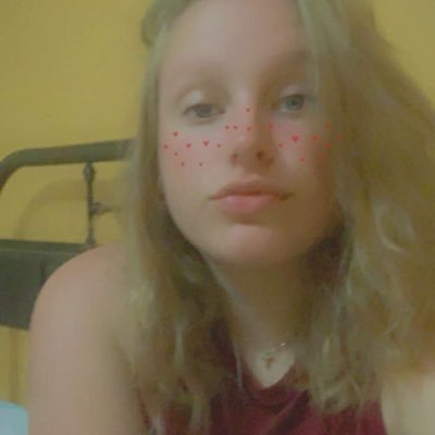 |21| Just an artist, writer, witch. I’ll read your tarot.