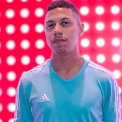 Ei yo mami que te pasa yo soy lindo
Tu me olha sabe que sou o teu tipo 🎶🎵😼😅😂