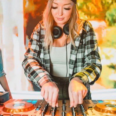 ruudgurl's profile picture. Just a youngin' on her grind. I'm blunt, and I fancy them as well. You couldn't handle meee #RobynFenty4Prez