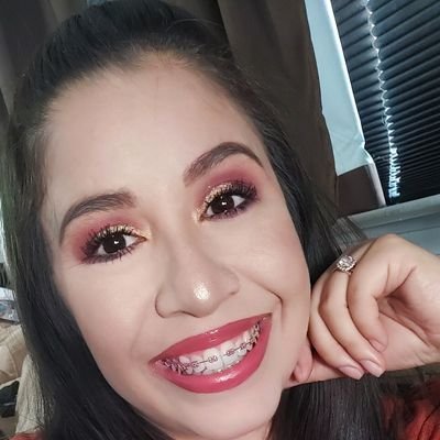 Mombie of 3 (👦🏻 and 🐕🐕) • Donut Lover • Slytherin 🐍 • Sith Lord • Best Wife Ever • Twitch Streamer • Overall Badass • Mental Health Advocate