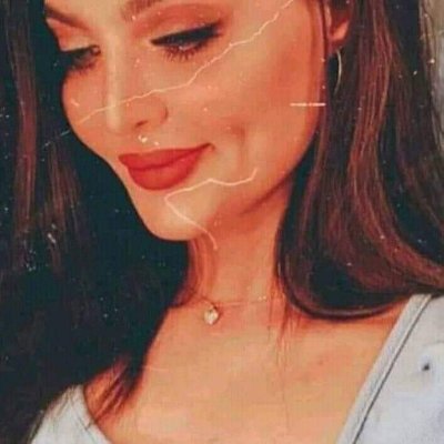 تعبــت أدوّر شــوفتك قبل لا ألقاك
وجيتك وروحي قبل لا أجيك جاتك
ضـم الضلوع اللـي تعبها محاتاك
وحب العيـون اللي تمـوت بغلاتك