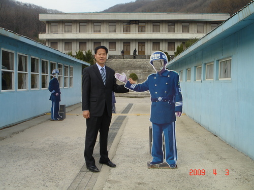 행복하기 위해 살면 행복해 질 수 없다. 가치있는 삶을 추구하면 행복해 질 수 있다라고 생각하며 살아갑니다