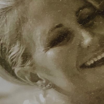 DeborahIvesLlo1's profile picture. 