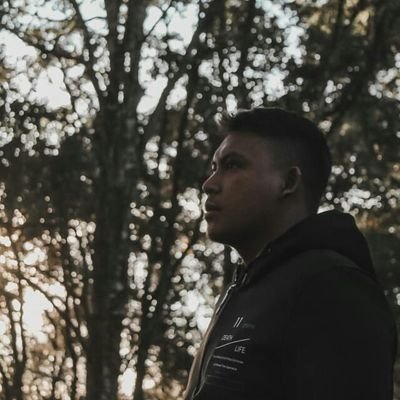 M18Yusuf's profile picture. Biru, Emas dan sedikit poletan Hitam